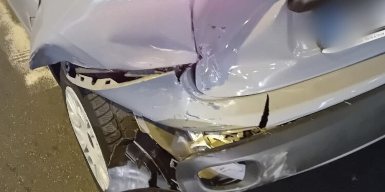 Sestu, tamponato da un’auto pirata mentre attraversa con la figlia: “Mi auguro tu non abbia più il diritto alla guida”