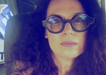 Paola, sarda in Veneto che per tornare dal padre malato è costretta a pagare i biglietti a peso d’oro: “Abbandonata dalla mia terra”