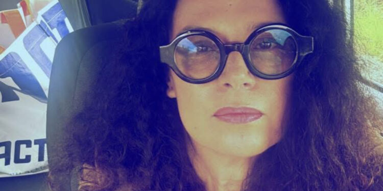 Paola, sarda in Veneto che per tornare dal padre malato è costretta a pagare i biglietti a peso d’oro: “Abbandonata dalla mia terra”