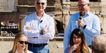 Pranzo in diretta al Colosseo, Meloni: “Ho solo sostenuto la cucina italiana”