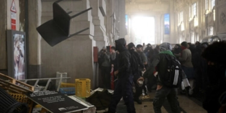 Sciopero Pro Pal, devastazioni e disagi a Milano, Roma e Bologna