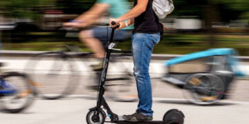 San Gavino Monreale, monopattini e biciclette elettriche sfrecciano anche in contromano: “Azioni mirate per evitare il dramma”