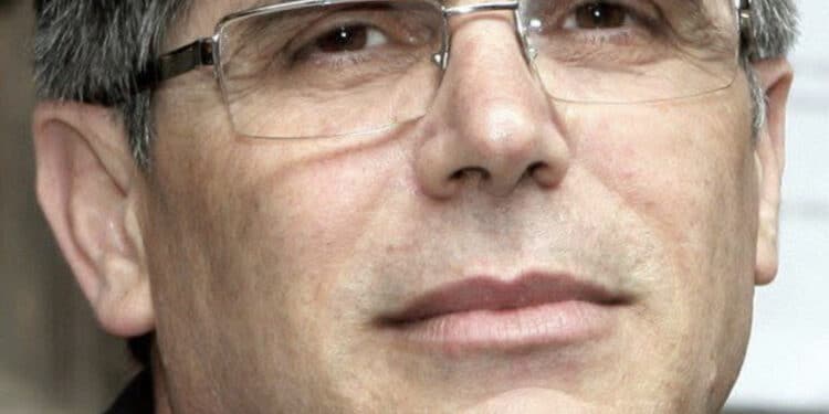 Consegnato un proiettile durante la messa a Don Patriciello, Meloni: “Gesto vigliacco e criminale”