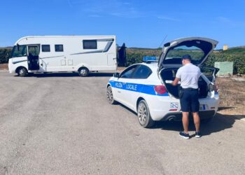 Scaricano i reflui del caravan vicino allo stagno di Pilo, turisti sanzionati a Sassari