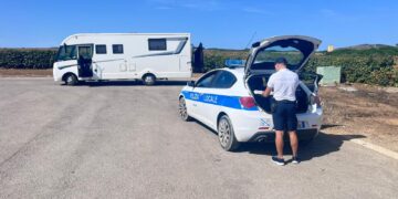 Scaricano i reflui del caravan vicino allo stagno di Pilo, turisti sanzionati a Sassari