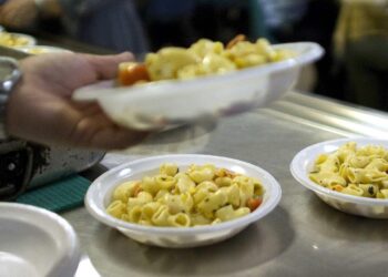 Pirri, gastronomia regala tutti i giorni l’invenduto ai bisognosi: “Sono tanti”