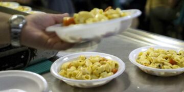 Pirri, gastronomia regala tutti i giorni l’invenduto ai bisognosi: “Sono tanti”