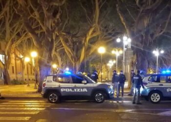 Cagliari, droga tra cassette e fioriere nella “zona rossa”: arrestati 2 spacciatori stranieri