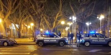 Cagliari, droga tra cassette e fioriere nella “zona rossa”: arrestati 2 spacciatori stranieri