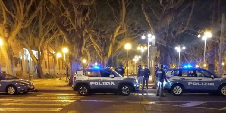 Cagliari, droga tra cassette e fioriere nella “zona rossa”: arrestati 2 spacciatori stranieri