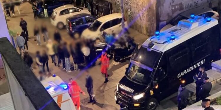 Risse tra stranieri, alcol e droga a Cagliari: ragazzini scatenati tengono sotto scacco il centro storico