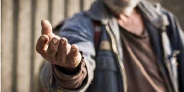 Trovato morto nel suo camper a Cagliari, il dramma della solitudine dell’ex insegnante di musica