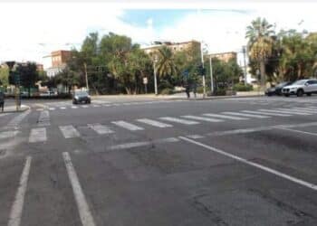 Cagliari, scontro tra scooter e auto in viale Ciusa: un ferito in codice rosso