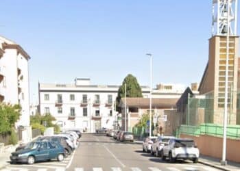 Cagliari, un uomo sorpreso a molestare un gruppo di ragazzine viene accerchiato e picchiato: indagano le forze dell’ordine