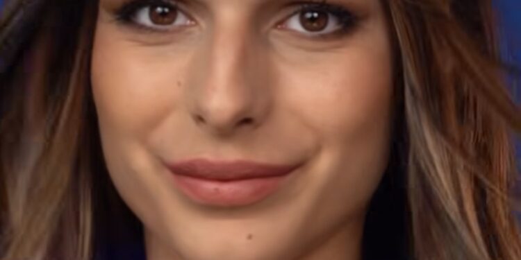 Da Nuoro a Porto San Giorgio per conquistare la corona di Miss Italia: tifo da stadio per Sofia Pintore