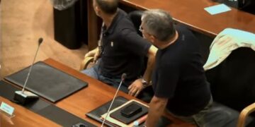 Selargius, una piccola bandiera della Palestina in aula consiliare: esplode la polemica