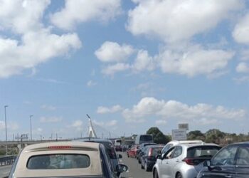 Monserrato, la statale 554 bloccata a causa di un incidente stradale: il traffico va in tilt anche di domenica