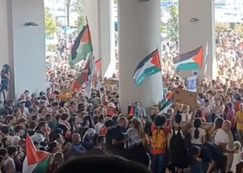 Il corteo pro Palestina manda in tilt il traffico a Cagliari: paralizzate via Roma e strade limitrofe