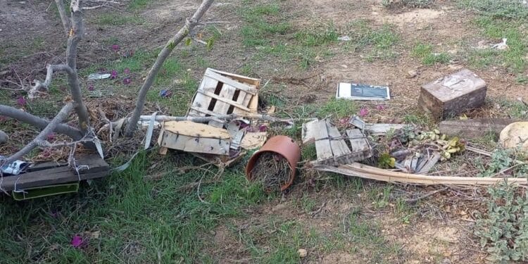 Cagliari, a Pirri giardino curato dai cittadini vandalizzato da incivili: scatta la protesta