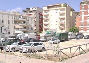 Tragica scoperta a Cagliari, insegnante muore dentro il camper in cui viveva