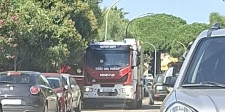 Tentano di occupare un appartamento mentre il proprietario è fuori: intervento dei vigili del fuoco a Serramanna