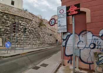 Cagliari, ztl insolita e sospetta a Castello: tutto chiuso anche al mattino, impossibile entrare