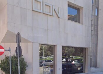 Intossicazione da tonno a Cagliari, riapre oggi Le Plus Bon in piazza Giolitti: indagini a tappeto per ricostruire il percorso del prodotto