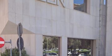 Intossicazione da tonno a Cagliari, riapre oggi Le Plus Bon in piazza Giolitti: indagini a tappeto per ricostruire il percorso del prodotto