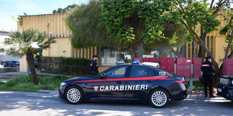 Selargius, ruba sette confezioni di profumo: arrestato disoccupato 36enne