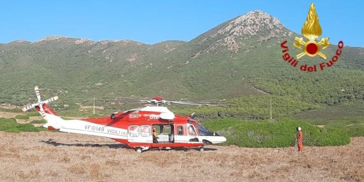 Tragedia ad Arbus: scompare per 24 ore, il corpo di un turista trovato su un costone roccioso