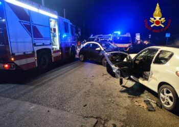 Cagliari, frontale fra due auto in viale Elmas: due feriti in ospedale