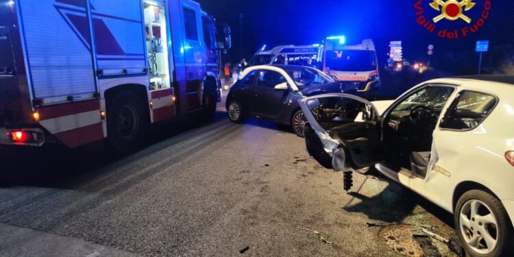 Cagliari, frontale fra due auto in viale Elmas: due feriti in ospedale