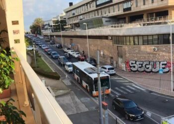 Cagliari, traffico horror: viale Merello una trappola, file infinite e caos totale -VIDEO