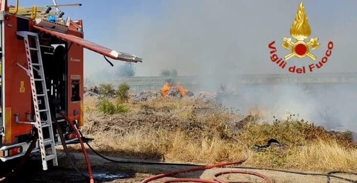 Quartu, domato dai vigili del fuoco l’incendio scoppiato nel pomeriggio di lunedì
