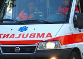 Cagliari, paura in via Roma: ciclista travolto vicino alle strisce pedonali