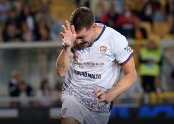 Lecce-Cagliari 1-2, il Gallo Belotti fa doppietta e i rossoblù di Pisacane sono terzi in classifica
