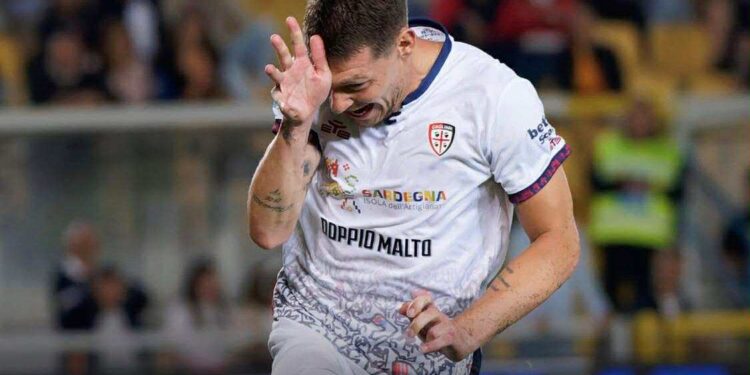 Lecce-Cagliari 1-2, il Gallo Belotti fa doppietta e i rossoblù di Pisacane sono terzi in classifica