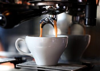 Caffè, aumenti record: entro la fine dell’anno una tazzina potrà arrivare a 2 euro