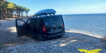 Insabbiato nella spiaggia dei Confetti a Siniscola, sanzionato un camperista tedesco