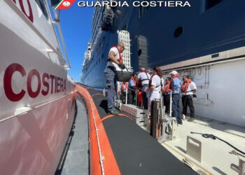 Cagliari, donna colta da ictus sulla nave da crociera: soccorsa dalla guardia costiera