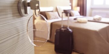 Abusivi delle case vacanza, tolleranza zero in Sardegna: irregolare metà dei B&B, oltre 90mila euro di multe