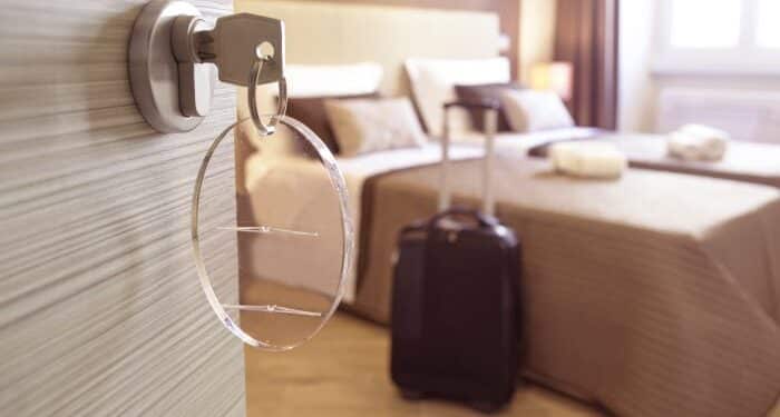 Abusivi delle case vacanza, tolleranza zero in Sardegna: irregolare metà dei B&B, oltre 90mila euro di multe