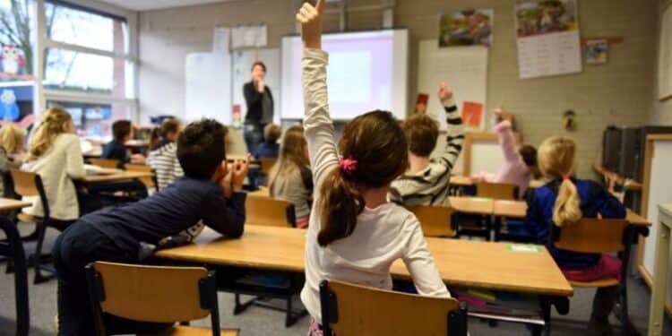 Stangata scuola a Cagliari e in Sardegna: volano i costi di libri, zaini e cancelleria