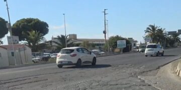 Strada Statale 554 costellata di buche e pericoli: “Ormai è ridotta in uno stato di dissesto preoccupante” (VIDEO)