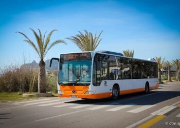 Flumini, picchiato sul bus e scaraventato a terra con un calcio: trauma cranico e un braccio rotto per un giovanissimo