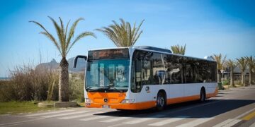 Flumini, picchiato sul bus e scaraventato a terra con un calcio: trauma cranico e un braccio rotto per un giovanissimo