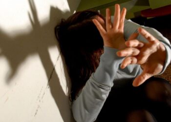 Choc nel cagliaritano, violentata a 12 anni mentre torna a casa: la piccola è rimasta incinta