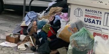 Cagliari, misure dal Comune per contrastare gli incivili dei contenitori per gli indumenti usati