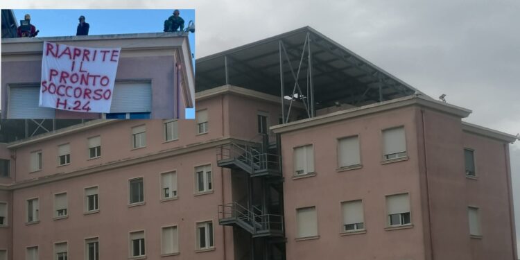 Isili, il pronto soccorso apre a singhiozzo e “l’unica risposta che sono riusciti a dare è il ritiro dello striscione”