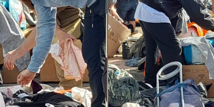 Cagliari, ressa tra i rifiuti del Mercatino Cuore: in tanti si sono riversati per accaparrarsi qualcosa da portare via